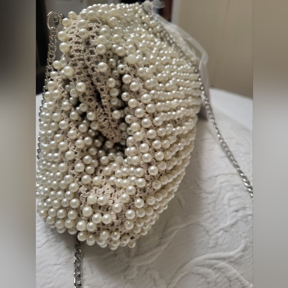 Elegant Cream Beaded Clutch with Curved Frame - Picture 6 of 15